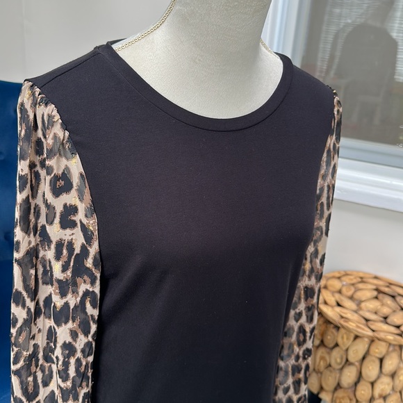 Beautiful top - Picture 2 of 4